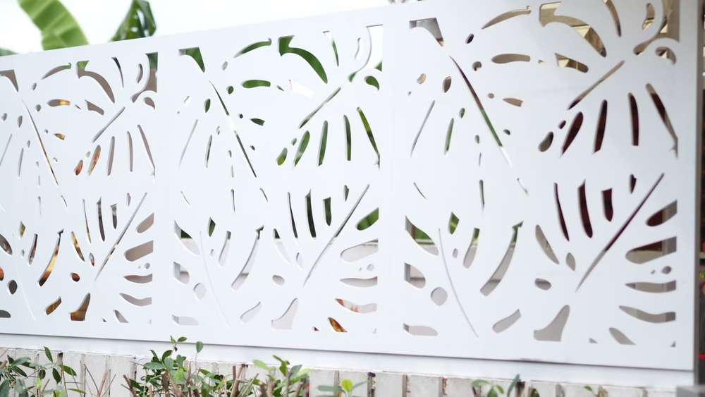 SCG-FRETWORK-Fence-Private-House-Monstera-White