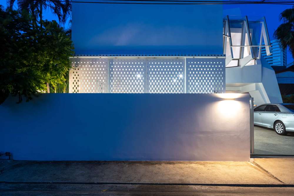 SCG-FRETWORK-MnG-House-03-Bricade