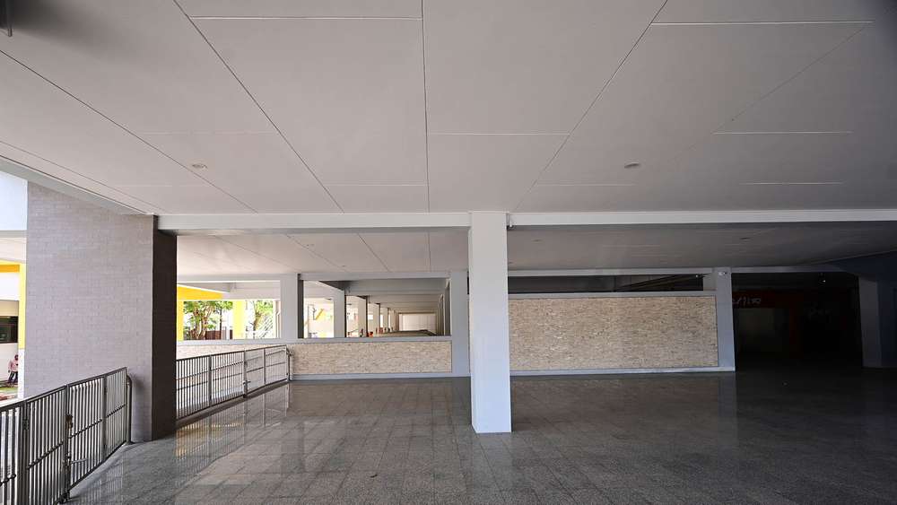 Interior-Ceiling-Squared-Edge