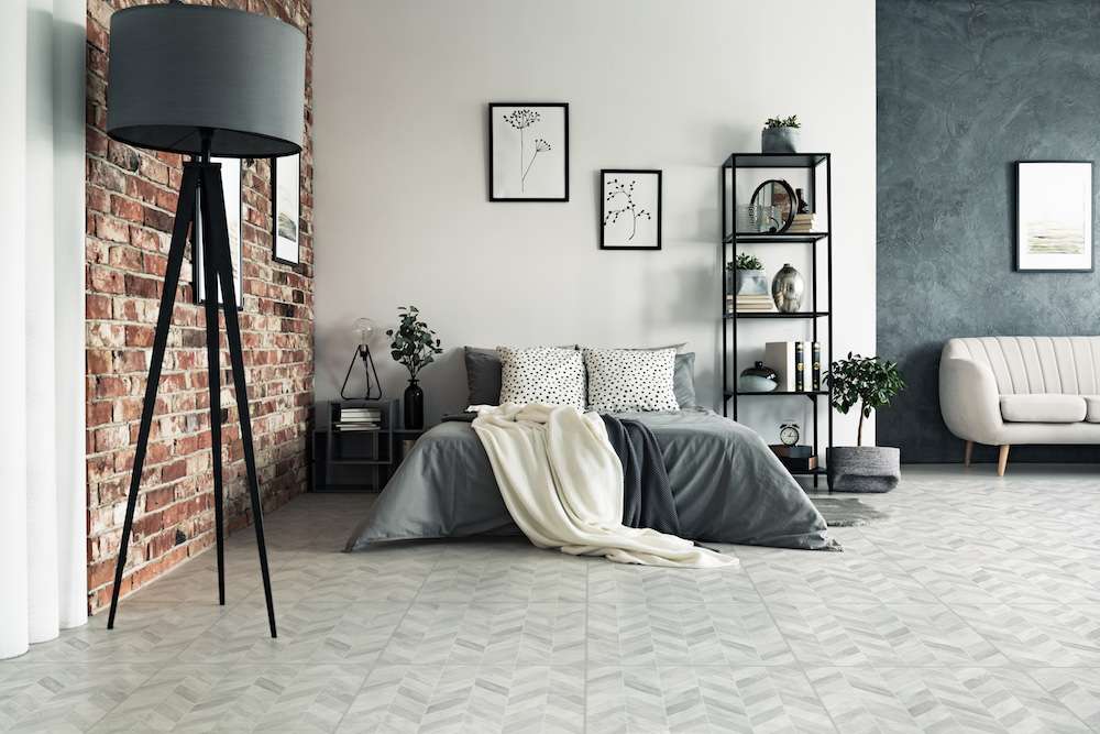 room-scene-cotto tiles-chevron-marble-satin-45x45-pm